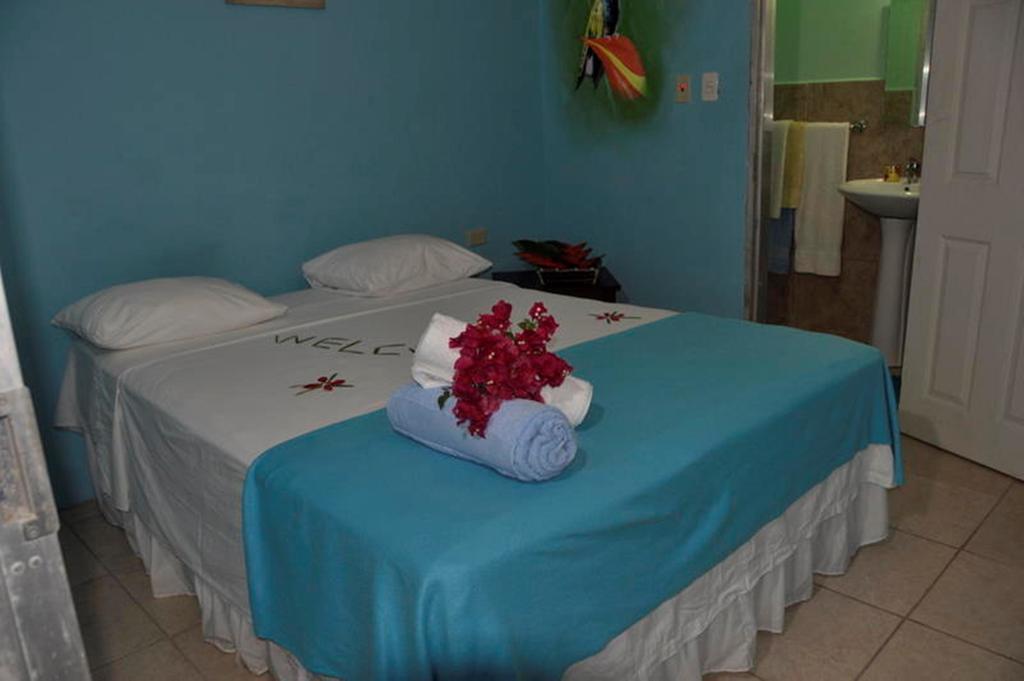 Fish Tobago Guesthouse Buccoo Экстерьер фото